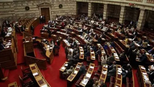 Βουλή: Υπερψηφίστηκε το νομοσχέδιο για το μεταναστευτικό - Αποχώρησε ο ΣΥΡΙΖΑ