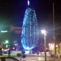 Eordaialive.com - Τα Νέα της Πτολεμαΐδας, Εορδαίας, Κοζάνης Τρολάρισμα: Άναψαν το… χριστουγεννιάτικο δέντρο καλοκαιριάτικα!