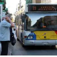 Eordaialive.com - Τα Νέα της Πτολεμαΐδας, Εορδαίας, Κοζάνης Σφοδρή σύγκρουση στη Θεσσαλονίκη: IX προσέκρουσε σε λεωφορείο του ΟΑΣΘ και πήρε φωτιά