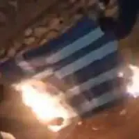 Eordaialive.com - Τα Νέα της Πτολεμαΐδας, Εορδαίας, Κοζάνης H Αλβανία προκαλεί: Τσάμηδες καίνε την ελληνική σημαία (βίντεο)