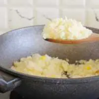 Eordaialive.com - Τα Νέα της Πτολεμαΐδας, Εορδαίας, Κοζάνης Τι λένε οι γιατροί για το πώς και πότε να βάζετε το ρύζι στο ψυγείο – Κίνδυνος δηλητηρίασης αν το ξαναζεστάνετε!!!