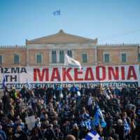 Eordaialive.com - Τα Νέα της Πτολεμαΐδας, Εορδαίας, Κοζάνης Με τους ήχους του ''Μακεδονία ξακουστή'' το συλλαλητήριο για τη Μακεδονία - Δείτε Live εικόνα από το Σύνταγμα