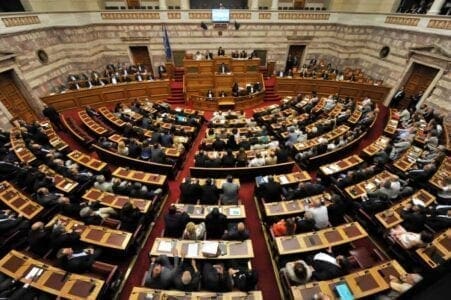 Ενισχύονται τα μέτρα ασφαλείας για βουλευτές που ψήφισαν τη Συμφωνία των Πρεσπών - Eordaialive.com