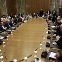 Ανασχηματισμός: Ποια πρόσωπα γράφει και σβήνει ο Τσίπρας - Eordaialive.com