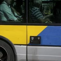 Eordaialive.com - Τα Νέα της Πτολεμαΐδας, Εορδαίας, Κοζάνης Ελλάδα 2019: Μπήκε στο λεωφορείο με το μηχανάκι (βίντεο)
