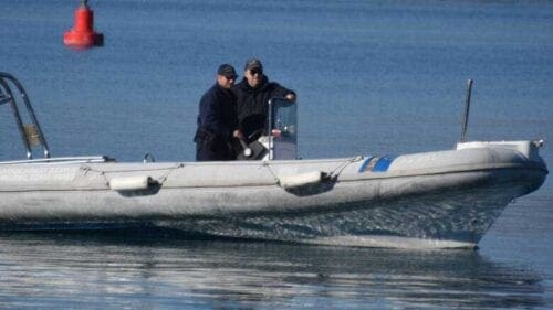 Σοκ στη Μυτιλήνη: Η θάλασσα ξέβρασε ακέφαλο σώμα μικρού παιδιού - Eordaialive.com