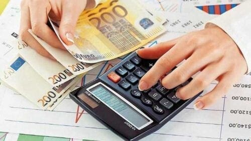 Τι χρωστούν οι Έλληνες στην εφορία - Μόλις 79 άτομα οφείλουν 34 δισ. ευρώ - Eordaialive.com