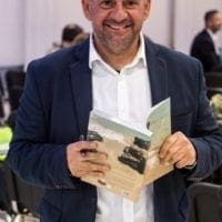 Παρουσίαση βιβλίου του Λευθέρη Πλακίδα '' ΤΑΞΙΔΕΥΟΝΤΑΣ'' - Eordaialive.com
