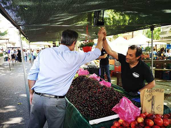 Επίσκεψη του Στάθη Κωνσταντινίδη στη λαϊκή αγορά και σε καταστήματα της Κοζάνης (φωτό) | Eordaialive.com Επίσκεψη του Στάθη Κωνσταντινίδη στη λαϊκή αγορά και σε καταστήματα της Κοζάνης (φωτό) - Eordaialive.com