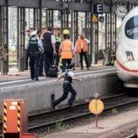 Φραγκφούρτη: Γιατί έσπρωξε ο άνδρας ταξιδιώτες στις ράγες; - Eordaialive.com