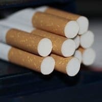 Αναγνώρισε τη νεκρή σύζυγό του σε πακέτο τσιγάρων και ζητά 100 εκατ. ευρώ - Eordaialive.com