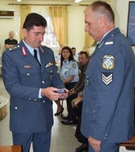 Απονομή του μεταλλίου «Αστυνομικός Σταυρός» σε εν ενεργεία Αρχιφύλακα και μετά θάνατο, σε πρώην Αρχιφύλακα (ενημέρωση) - Eordaialive.com