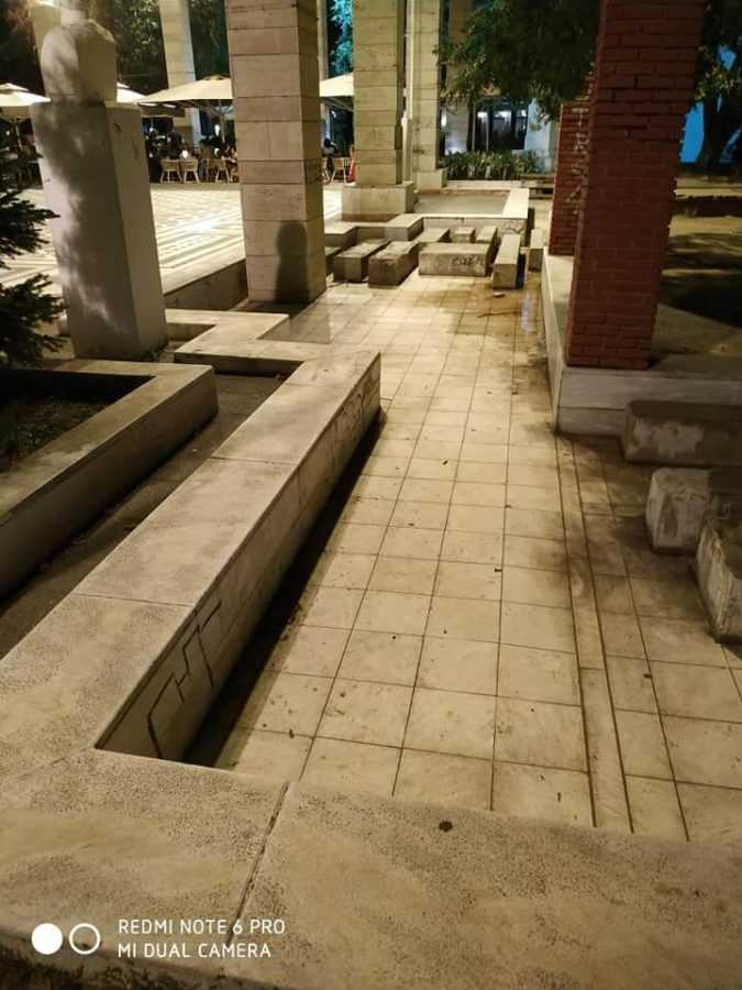 Καταγγελία Αναγνώστη: Συγχαρητήρια στον Δήμο που ξήλωσε τα ακατάλληλα πάρκα - Με την Ακατάλληλη Πλατεία ; (φωτο) | Eordaialive.com Καταγγελία Αναγνώστη: Συγχαρητήρια στον Δήμο που ξήλωσε τα ακατάλληλα πάρκα - Με την Ακατάλληλη Πλατεία ; (φωτο) - Eordaialive.com