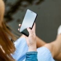 Κινητό εξερράγη μέσα σε καφετέρια στα Τρίκαλα (video) - Eordaialive.com
