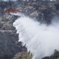 Μάχη με τις φλόγες σε Ασπρόπυργο, Αχαΐα, Ηλεία, Σάμο και Ιωάννινα - Ανετράπη πυροσβεστικό όχημα - Eordaialive.com