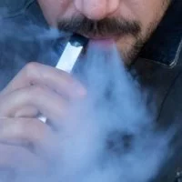 Eordaialive.com - Τα Νέα της Πτολεμαΐδας, Εορδαίας, Κοζάνης Χαλκιδέος νοσηλεύεται στο ΚΑΤ - Έσκασε το ηλεκτρονικό τσιγάρο στα χέρια του!