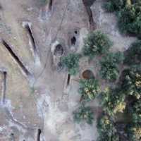 Eordaialive.com - Τα Νέα της Πτολεμαΐδας, Εορδαίας, Κοζάνης Σπουδαία αρχαιολογική ανακάλυψη στη Νεμέα: Βρέθηκαν ασύλητοι τάφοι στο μυκηναϊκό νεκροταφείο (φωτό)