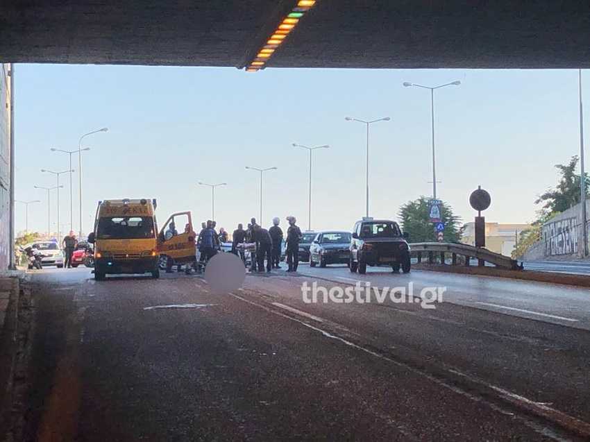 Σοκαριστικό τροχαίο στη Θεσσαλονίκη - Πήδηξε από γέφυρα για να αυτοκτονήσει και έπεσε σε μοτοσικλετιστή (φωτό) - Eordaialive.com
