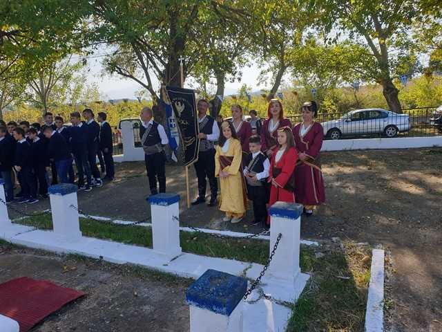 eordaialive.com: Τίμησαν την απελευθέρωση του Περδίκκα! - Δείτε φωτογραφίες από την κατάθεση στεφάνων! - Eordaialive.com