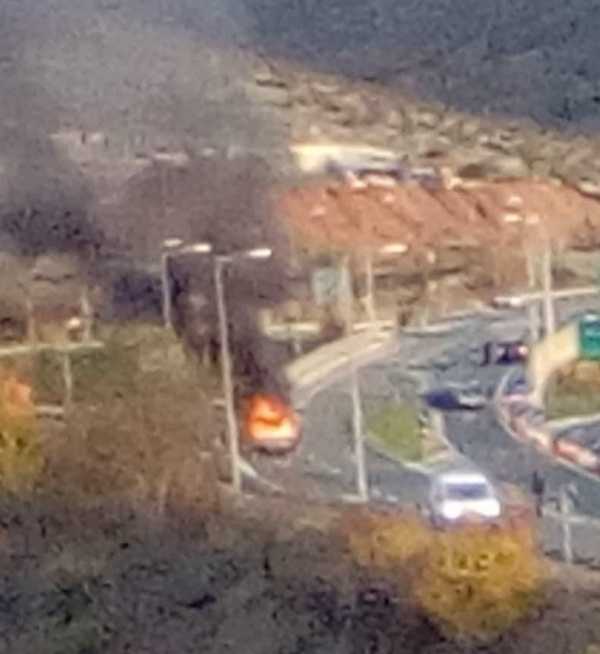 Eordaialive.com - Τα Νέα της Πτολεμαΐδας, Εορδαίας, Κοζάνης Σιάτιστα: Κόμβος Εγνατίας-Αυτοκίνητο κάηκε ολοσχερώς- Βίντεο
