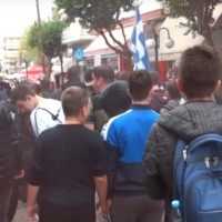 Eordaialive.com - Τα Νέα της Πτολεμαΐδας, Εορδαίας, Κοζάνης Πορεία μαθητών στα Γιαννιτσά: «Έξω από τα σχολεία οι λαθρομετανάστες» (βίντεο)