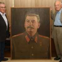 Eordaialive.com - Τα Νέα της Πτολεμαΐδας, Εορδαίας, Κοζάνης Πορτρέτο του Στάλιν και πίνακας με τον Λένιν στα γραφεία του ΚΚΕ (φωτο)
