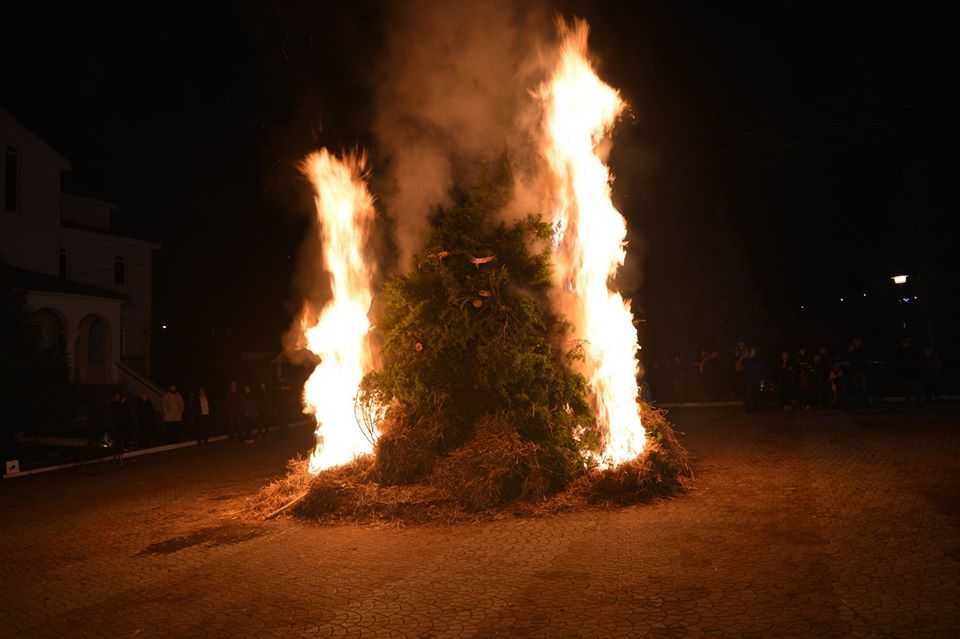 “ΚΟΛΝΤΑ ΜΠΑΜΠΩ” στην Ασβεστόπετρα Εορδαίας (δείτε φωτογραφίες) - Eordaialive.com