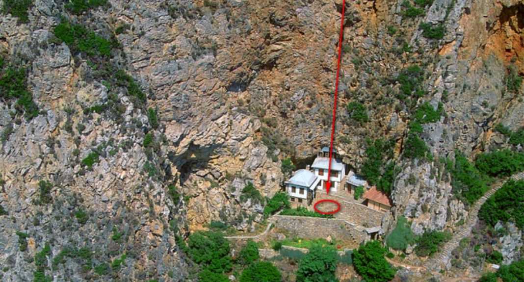Eordaialive.com - Τα Νέα της Πτολεμαΐδας, Εορδαίας, Κοζάνης Άγιο Όρος: Νεκρός 28χρονος από πτώση σε γκρεμό 40 μέτρων! (Φωτο)