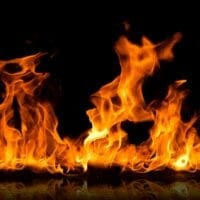 Eordaialive.com - Τα Νέα της Πτολεμαΐδας, Εορδαίας, Κοζάνης Φάρσαλα: Έκαψε ζωντανή την κόρη του παππά - Την πότισε πετρέλαιο και της έβαλε φωτιά