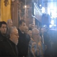 Eordaialive.com - Τα Νέα της Πτολεμαΐδας, Εορδαίας, Κοζάνης Απίστευτο σκηνικό τα Θεοφάνεια μέσα στον ιερό ναό του Αγίου Νικολάου – Ο μητροπολίτης Σερβίων και Κοζάνης Παύλος “έριξε άκυρο” στον Φώτη Κεχαγιά όταν έσκυψε για να τον ευλογήσει με το “αγίασμα”! -Βίντεο