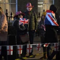 Eordaialive.com - Τα Νέα της Πτολεμαΐδας, Εορδαίας, Κοζάνης Brexit: Mε μπύρες και συνθήματα βγήκαν οι Βρετανοί στους δρόμους