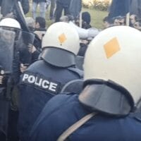 Eordaialive.com - Τα Νέα της Πτολεμαΐδας, Εορδαίας, Κοζάνης Πτολεμαΐδα:Επεισόδια στη συγκέντρωση διαμαρτυρίας για την απολιγνιτοποιηση- Διαδηλωτές συγκρούονται με τις δυνάμεις της Αστυνομίας(βίντεο)