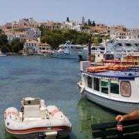 Δήμαρχος Σκιάθου: Ιταλοί τουρίστες κάνουν βόλτες αμέριμνοι στο νησί