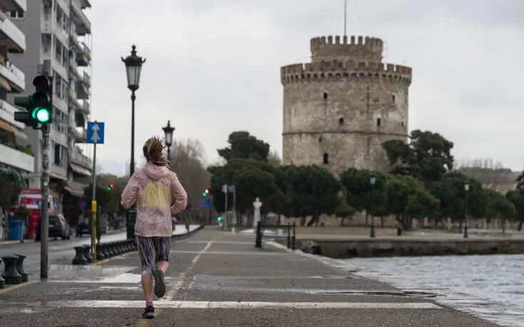 Θεσσαλονίκη: Πρώτο πρόστιμο σε γυναίκα που έκανε τζόκινγκ