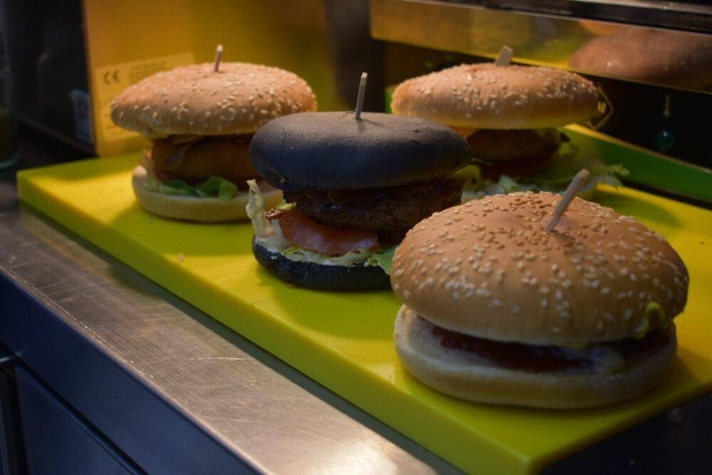 Πτολεμαΐδα: Νέο κατάστημα ''BLACK STAR-STREET FOOD'' - Μοναδικές γευστικές επιλογές για όλες τις απαιτήσεις! 