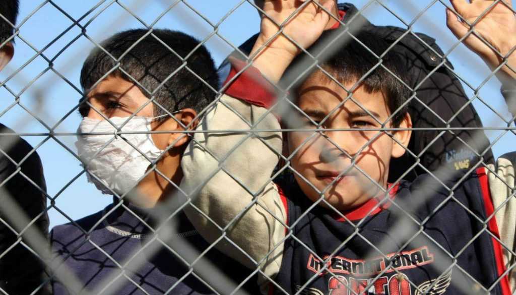 Μηταράκης: Στοπ σε φιλοξενία & επιδόματα για όσους πρόσφυγες παίρνουν άσυλο