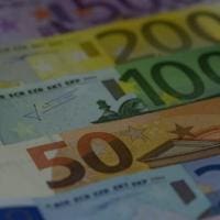Τα νέα δεδομένα για τα 800 ευρώ σε εργαζόμενους και εργοδότες