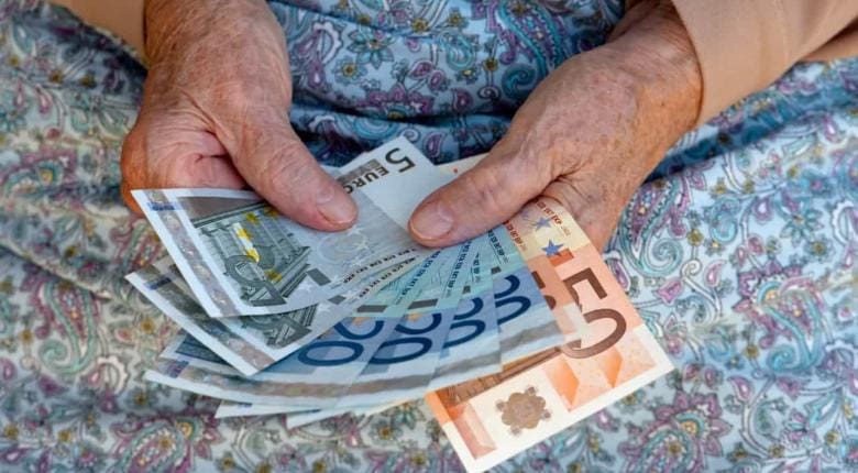 Koρωνοϊός: Υπογράφηκε η ΚΥΑ για το επίδομα 600 ευρώ - Τι ισχύει για δικαιούχους και καταβολή