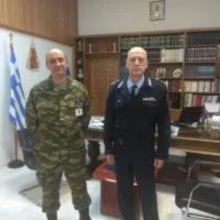 Εθιμοτυπική επίσκεψη πραγματοποίησε ο Διοικητής της Περιφερειακής Πυροσβεστικής Διοίκησης Δυτικής Μακεδονίας, Αρχιπύραρχος Ιωάννης Ράπτης στον Διοικητή της 9ης Μ/Π Ταξιαρχίας, Ταξίαρχο Ζαχαρία Ψύρρα,
