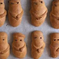 Συνταγή για Λαζαράκια: Παραδοσιακά ψωμάκια για το Σάββατο του Λαζάρου