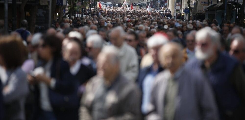 Συντάξεις: Αλλάζει τον Ιούλιο ο τρόπος που θα πληρωθούν κύριες και επικουρικές - Eordaialive.com