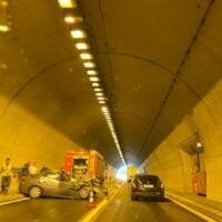 Ώρα 18:00: Σοβαρό τροχαίο μέσα σε τούνελ στην Εγνατία, στο δρόμο Βέροιας-Κοζάνης-Ουρές οχημάτων-Φωτογραφίες