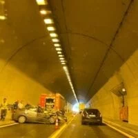 Ώρα 18:00: Σοβαρό τροχαίο μέσα σε τούνελ στην Εγνατία, στο δρόμο Βέροιας-Κοζάνης-Ουρές οχημάτων-Φωτογραφίες