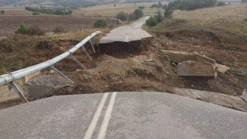 Δήμος Κοζάνης: Αποκαθίσταται ο δρόμος Χρωμίου – Ποντινής που είχε καταστραφεί από τις πλημμύρες του 2016-Υπεγράφη η σύμβαση του έργου (Βίντεο)