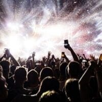 Κορονοϊός: Αναστέλλεται κάθε εκδήλωση με όρθιους - Μεταξύ αυτών συναυλίες και παραστάσεις