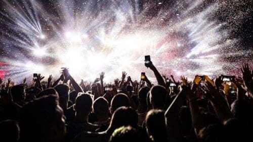 Κορονοϊός: Αναστέλλεται κάθε εκδήλωση με όρθιους - Μεταξύ αυτών συναυλίες και παραστάσεις