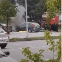 Eordaialive.com - Τα Νέα της Πτολεμαΐδας, Εορδαίας, Κοζάνης Στις φλόγες αυτοκίνητο στο πάρκιγκ του Μποδοσάκειου Νοσοκομείου Πτολεμαΐδας-Δείτε το βίντεο