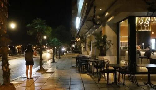 Κορονοϊός: Σε ποιές περιοχές τα καταστήματα κλείνουν τα μεσάνυχτα