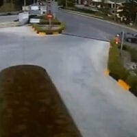 Συγκλονιστικό βίντεο: Η απόδειξη ότι «το κράνος σώζει ζωές» - Eordaialive.com