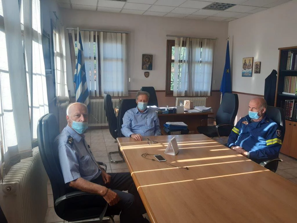 Εθιμοτυπική επίσκεψη πραγματοποίησε στον Δήμαρχο Νεστορίου, κ. Χρήστο Γκοσλιόπουλο, ο Διοικητής της Περιφερειακής Πυροσβεστικής Διοίκησης Δυτικής Μακεδονίας, Αρχιπύραρχος Ιωάννης Ράπτης.